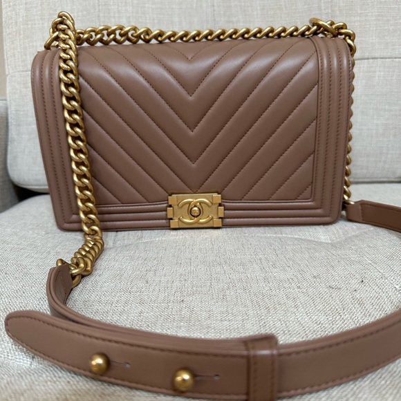 CHANEL Brown Crossbody Bag with Gold Accents - Picture 15 of 16